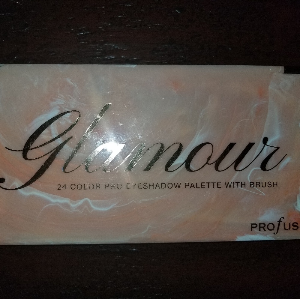 Profusion 24 Shade Glamour Eyeshadow Palette